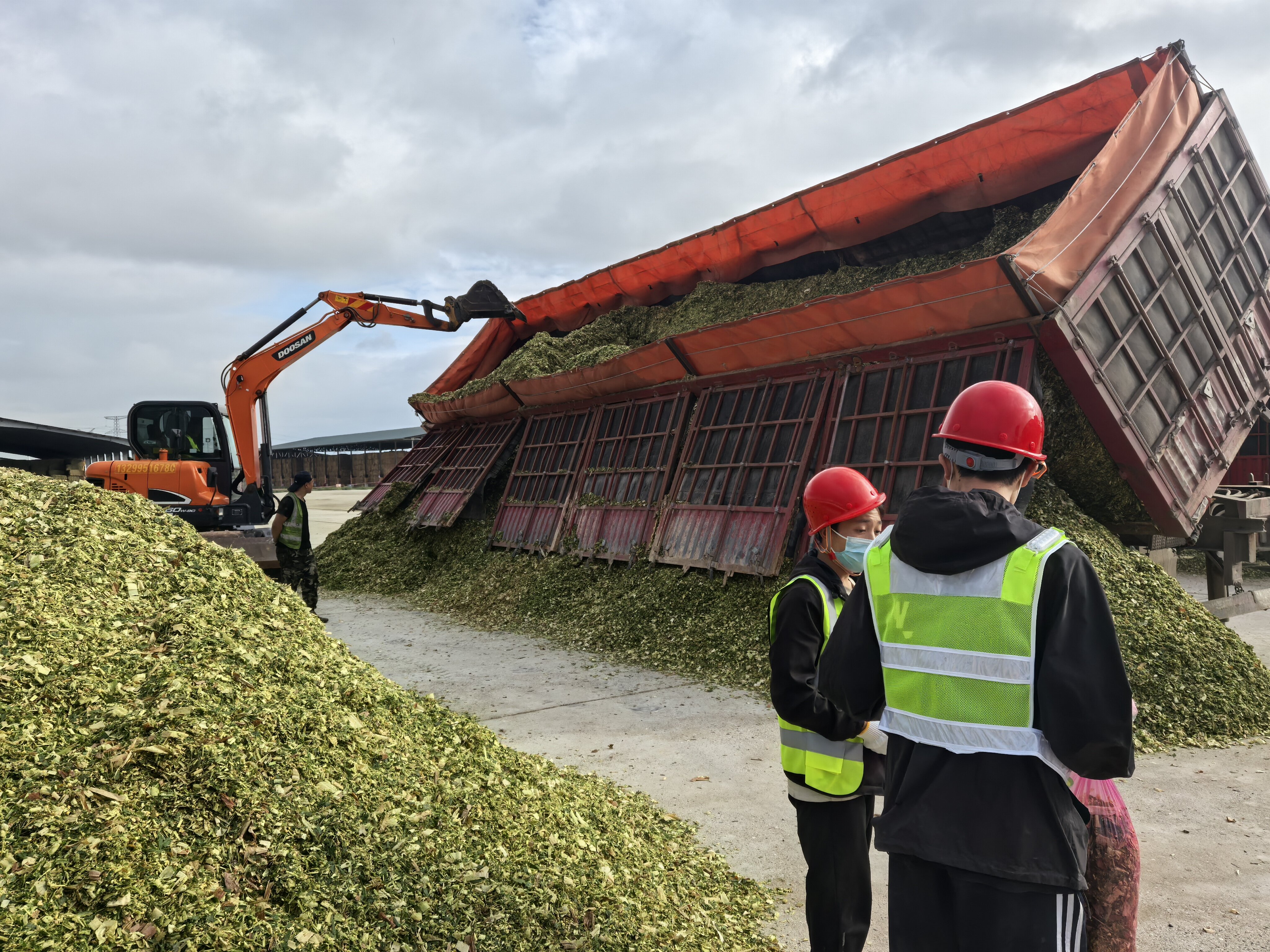 卸车.jpg 卸车.jpg